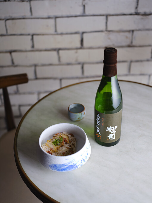 Matsunotsukasa Junmai Daiginjo AZOLLA50 x Jeju Wild Abalone | fermented sakura ebi sauce, somen